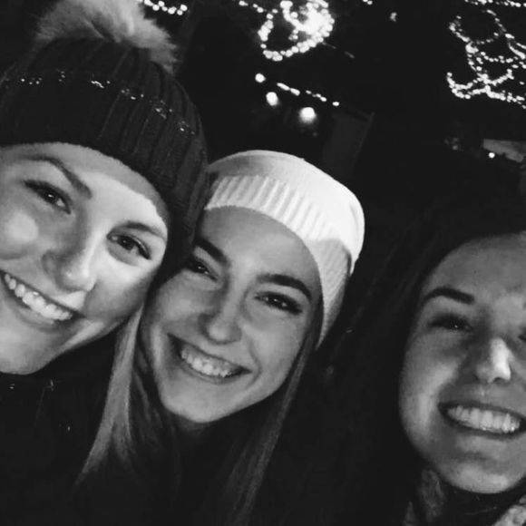 Meet your Posher, Julia - Picture 1 of 1